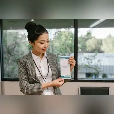 邬然